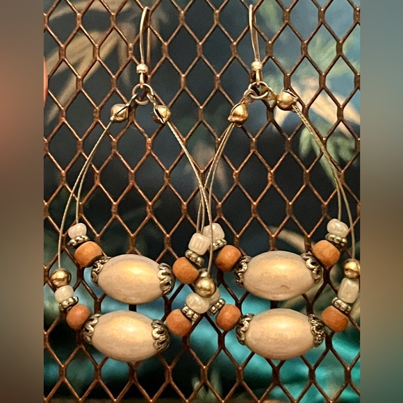Lovely beaded dangle Earrings - Picture 1 of 1